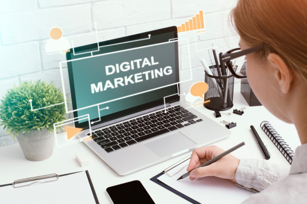 Photo of laptop with text "digital marketing"